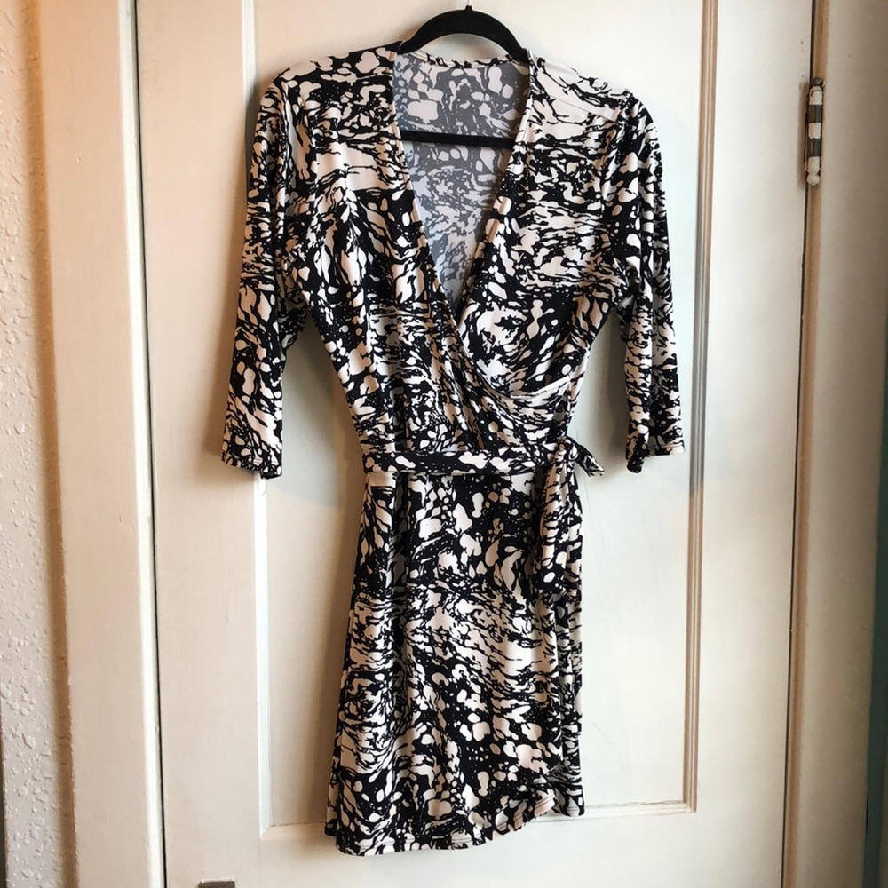 🦄 3/$10 Faux-wrap dress